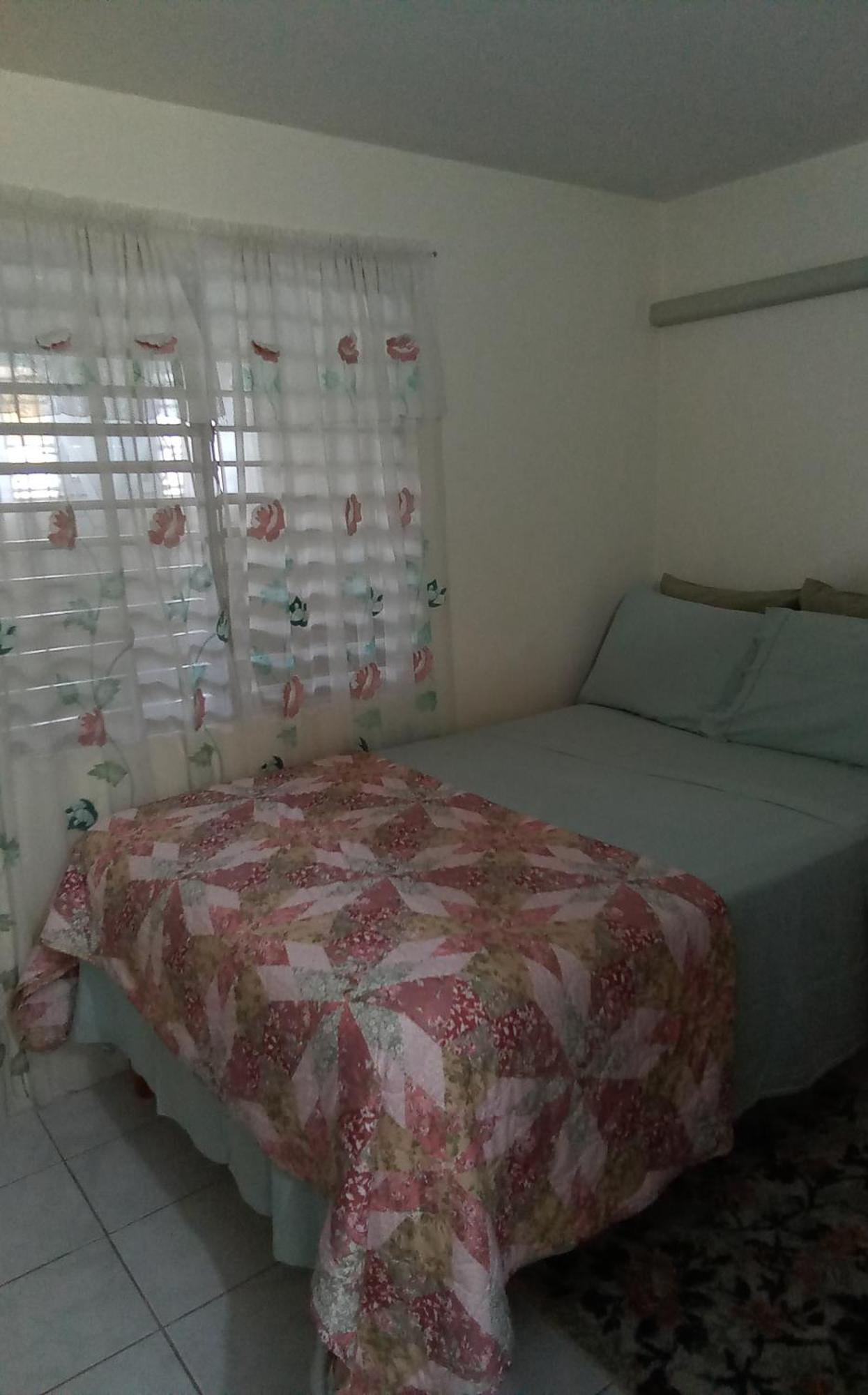 Cozy & Comfy Apartamento Portmore Exterior foto