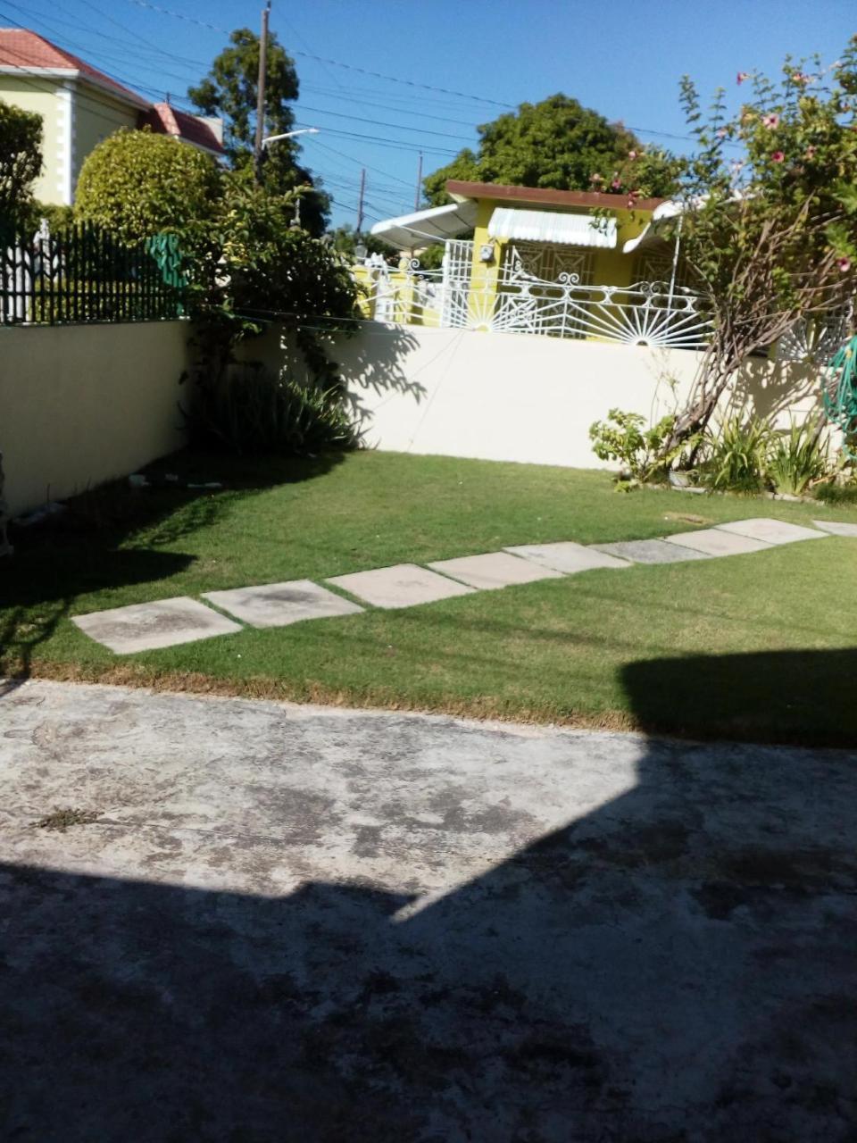 Cozy & Comfy Apartamento Portmore Exterior foto