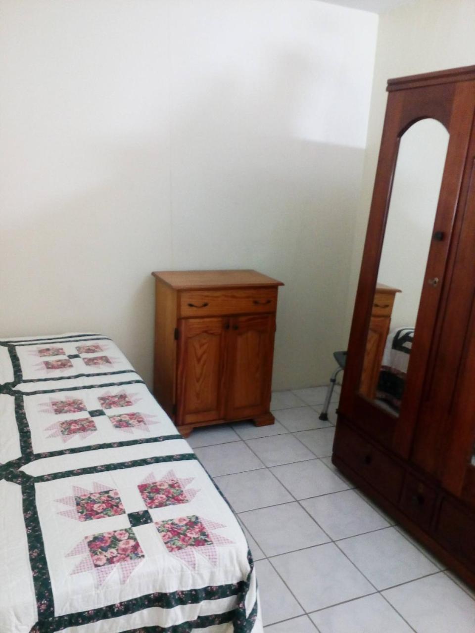 Cozy & Comfy Apartamento Portmore Exterior foto