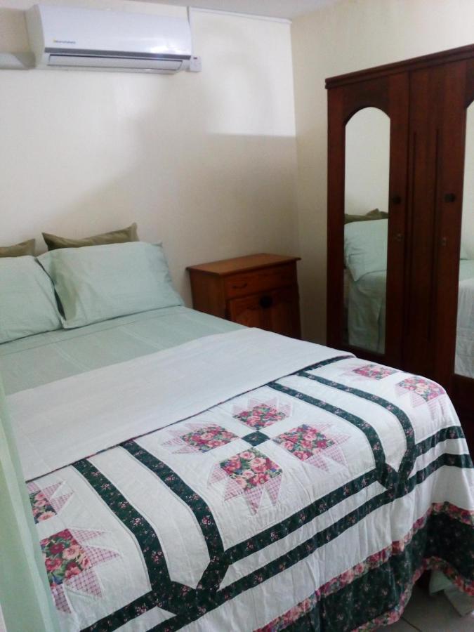 Cozy & Comfy Apartamento Portmore Exterior foto